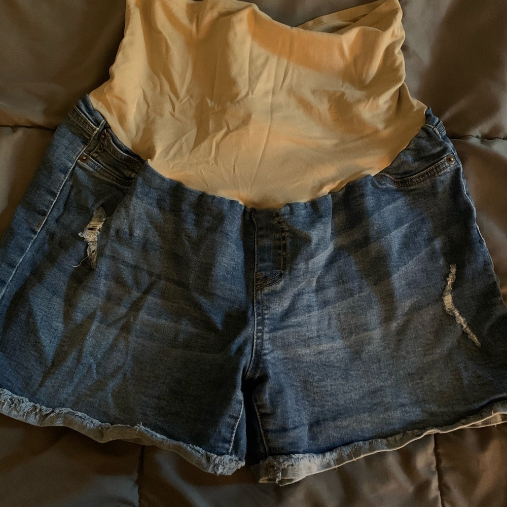 Maternity shorts
